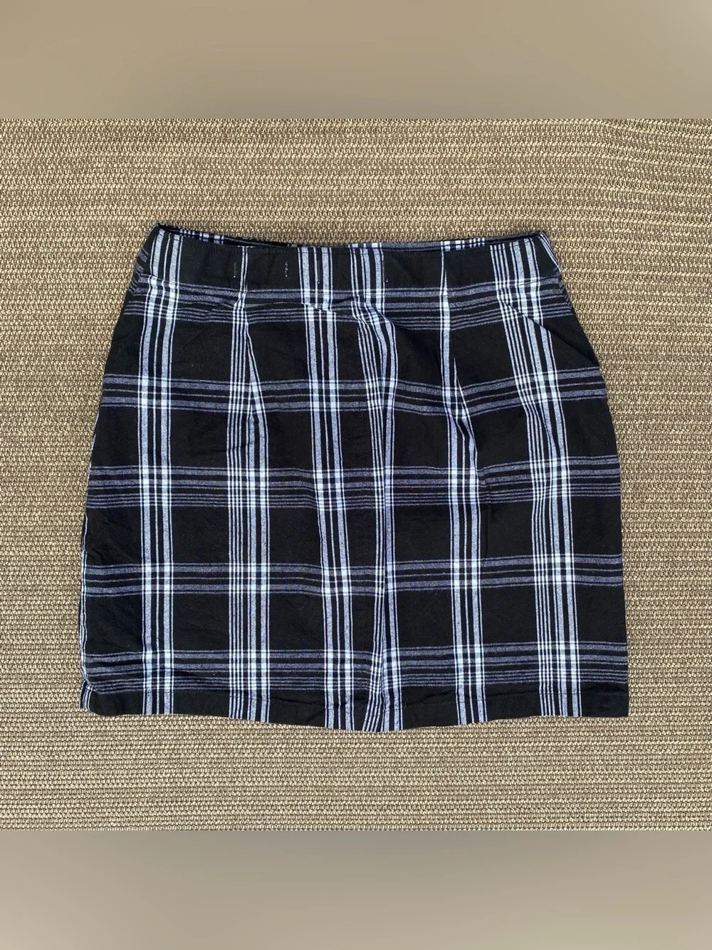 Hollister Black & White Plaid Ultra High-Rise Mini Skirt - Size S